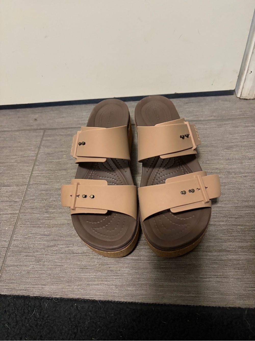 CROCS Women’s Beige Double-Strap Platform Sandal - Picture 3 of 3